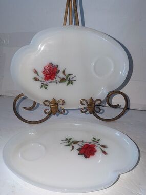 Vintage Federal Milk Glass Rosecrest 10¼" Snack Plates Red Rose Set Of 2 No Cups